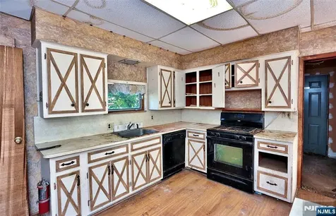 164 Clay Avenue Roselle Park NJ 07204