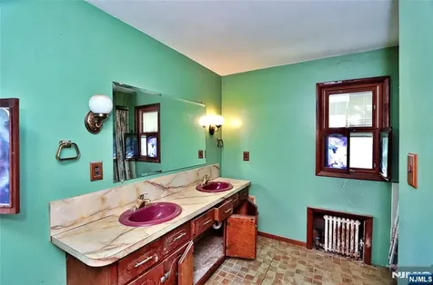 164 Clay Avenue Roselle Park NJ 07204