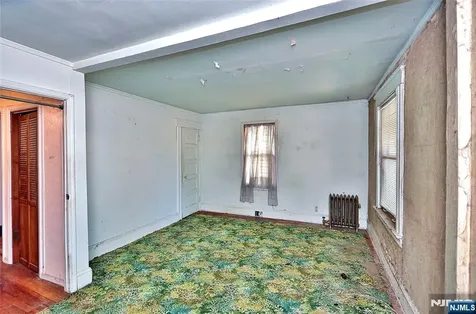 164 Clay Avenue Roselle Park NJ 07204