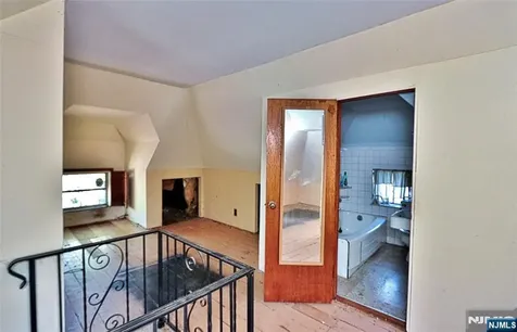 164 Clay Avenue Roselle Park NJ 07204
