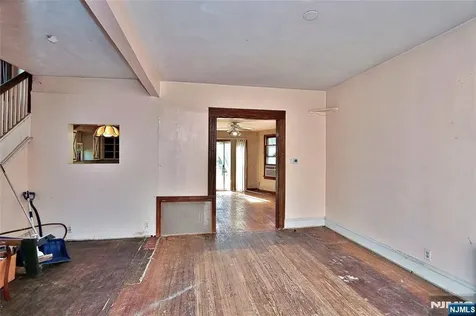 164 Clay Avenue Roselle Park NJ 07204