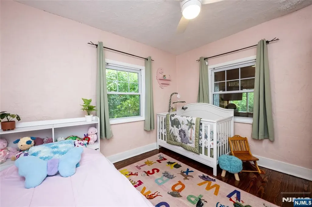 20 Sunrise Avenue Bloomingdale NJ 07403