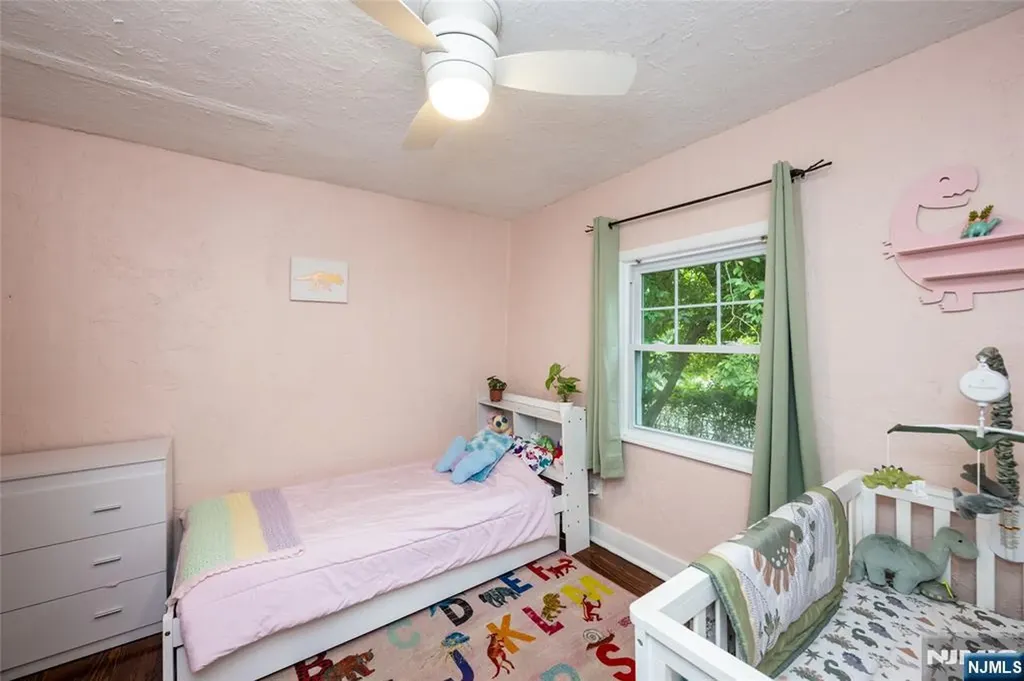 20 Sunrise Avenue Bloomingdale NJ 07403