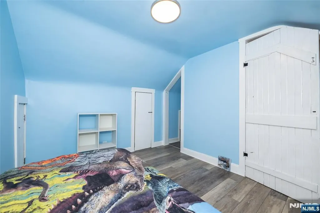 20 Sunrise Avenue Bloomingdale NJ 07403