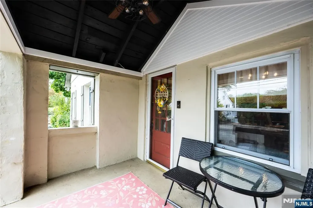 20 Sunrise Avenue Bloomingdale NJ 07403