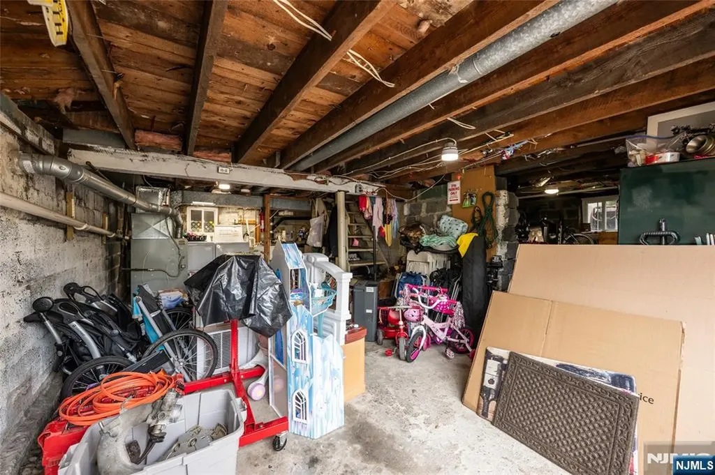 20 Sunrise Avenue Bloomingdale NJ 07403