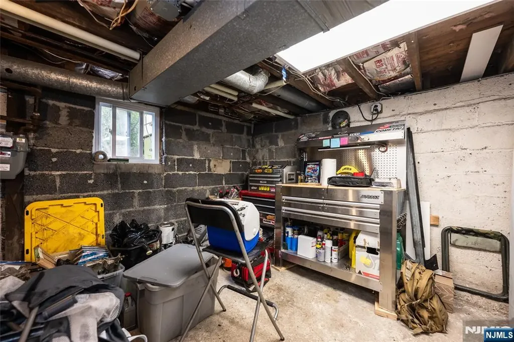 20 Sunrise Avenue Bloomingdale NJ 07403