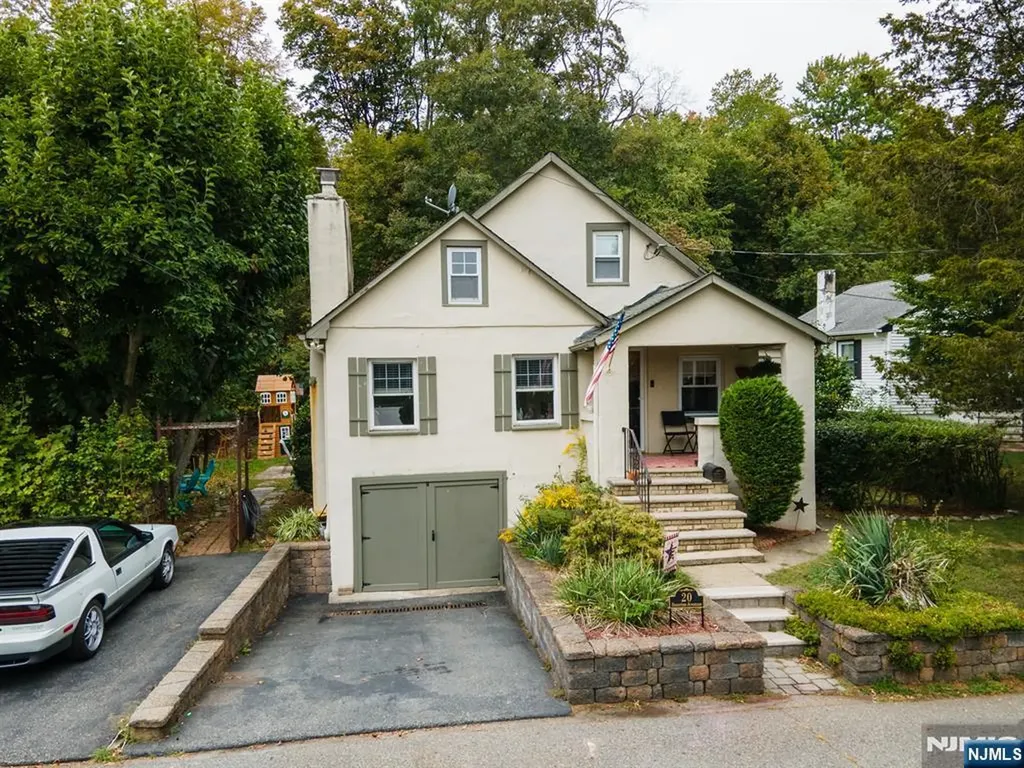 20 Sunrise Avenue Bloomingdale NJ 07403