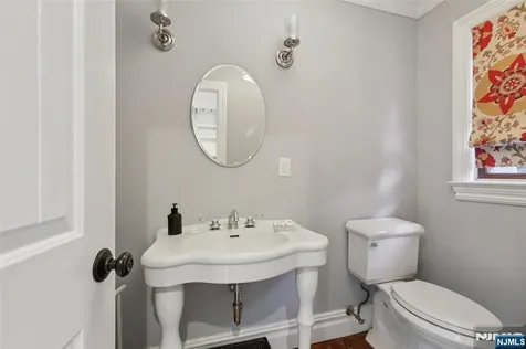 5 Academy Road Ho-ho-kus NJ 07423