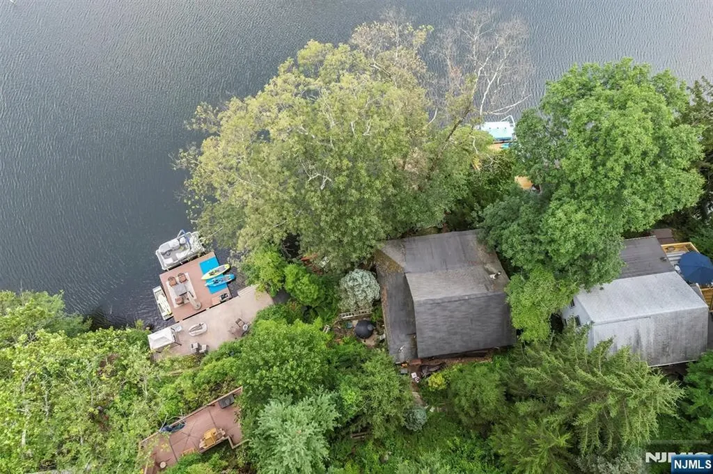 151 Pine Tree Road Bloomingdale NJ 07403