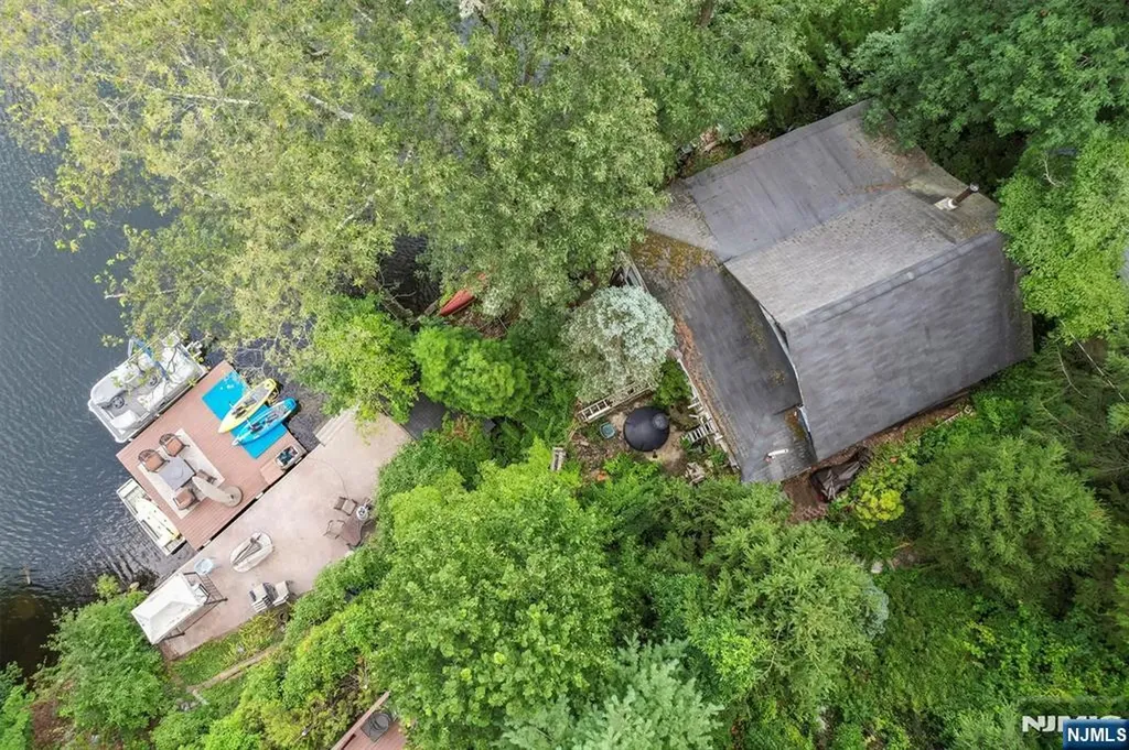 151 Pine Tree Road Bloomingdale NJ 07403