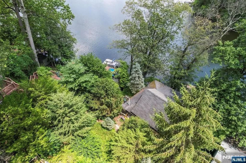 151 Pine Tree Road Bloomingdale NJ 07403