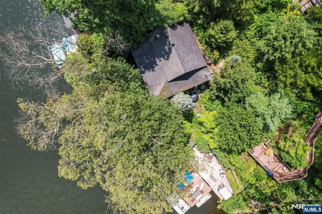 151 Pine Tree Road Bloomingdale NJ 07403