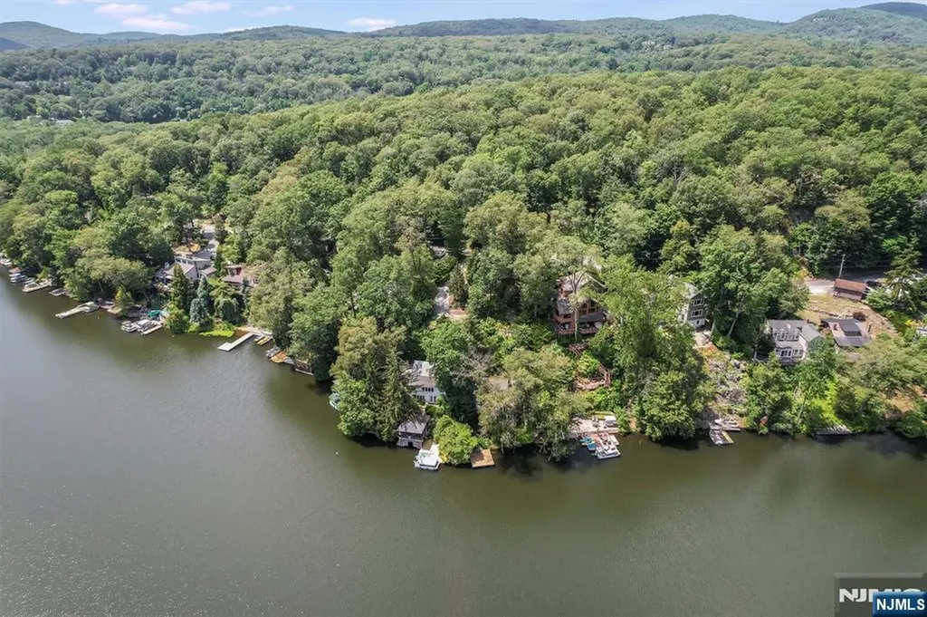 151 Pine Tree Road Bloomingdale NJ 07403