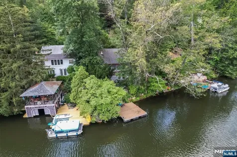 151 Pine Tree Road Bloomingdale NJ 07403