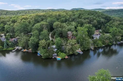 151 Pine Tree Road Bloomingdale NJ 07403