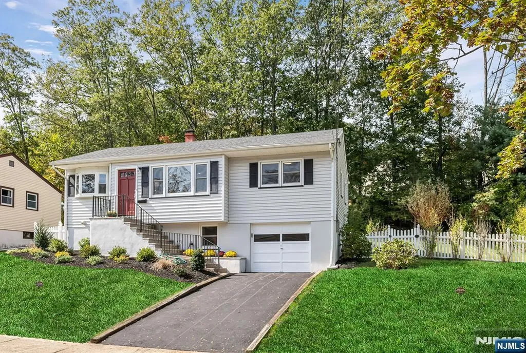 9 Walter Drive Bloomingdale NJ 07403