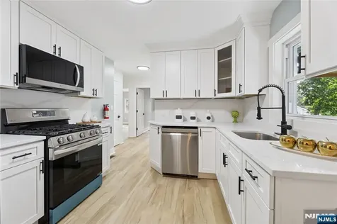 6 Tamarack Trail Hardyston NJ 07460