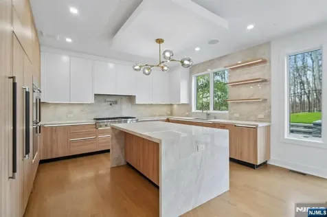 312 Bolz Street Englewood Cliffs NJ 07632