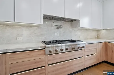 312 Bolz Street Englewood Cliffs NJ 07632