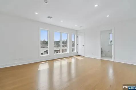 312 Bolz Street Englewood Cliffs NJ 07632