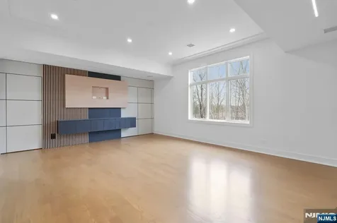 312 Bolz Street Englewood Cliffs NJ 07632