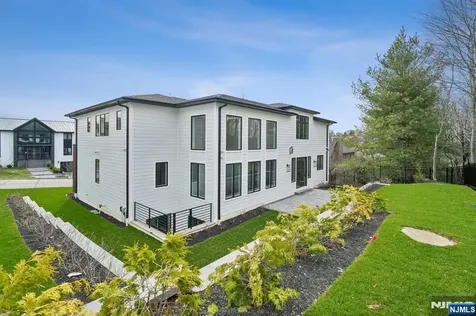 312 Bolz Street Englewood Cliffs NJ 07632