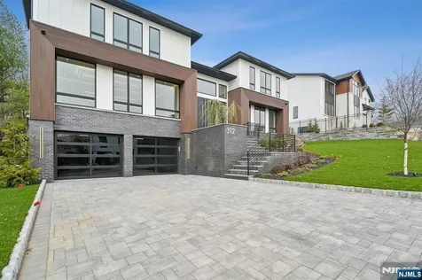 312 Bolz Street Englewood Cliffs NJ 07632