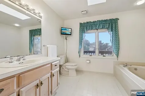 5 Wedgewood Drive Woodland Park NJ 07424