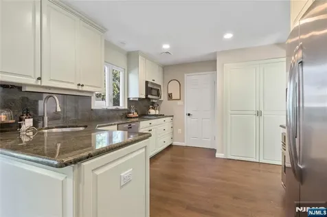 20 Dwight Street Wayne NJ 07470