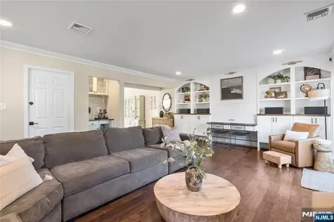 20 Dwight Street Wayne NJ 07470