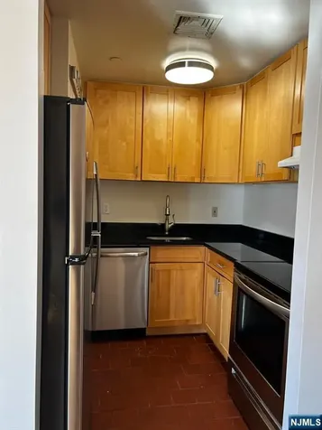840 River Road Edgewater NJ 07020