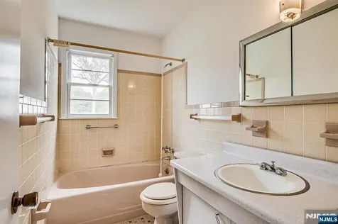 200 Maple North Plainfield NJ 07060