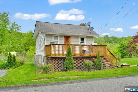 3 Riverside Road West Milford NJ 07421
