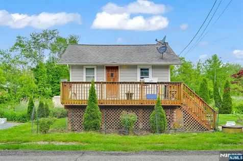 3 Riverside Road West Milford NJ 07421