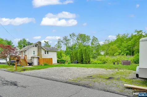 3 Riverside Road West Milford NJ 07421