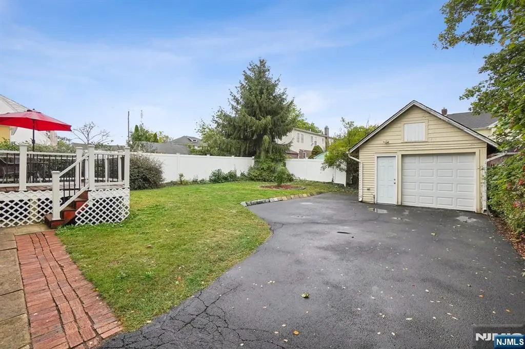 18 Carlisle Street Bergenfield NJ 07621