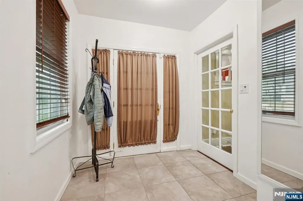 18 Carlisle Street Bergenfield NJ 07621