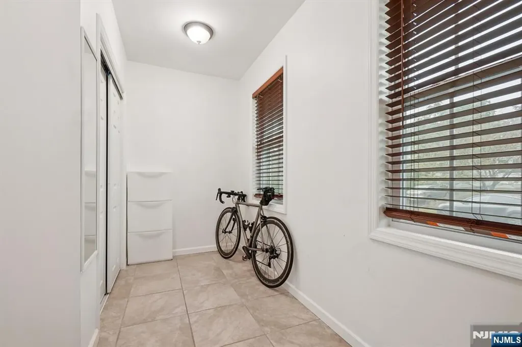 18 Carlisle Street Bergenfield NJ 07621