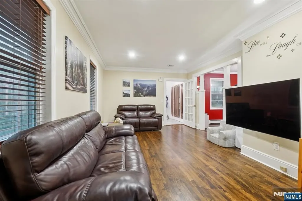 18 Carlisle Street Bergenfield NJ 07621