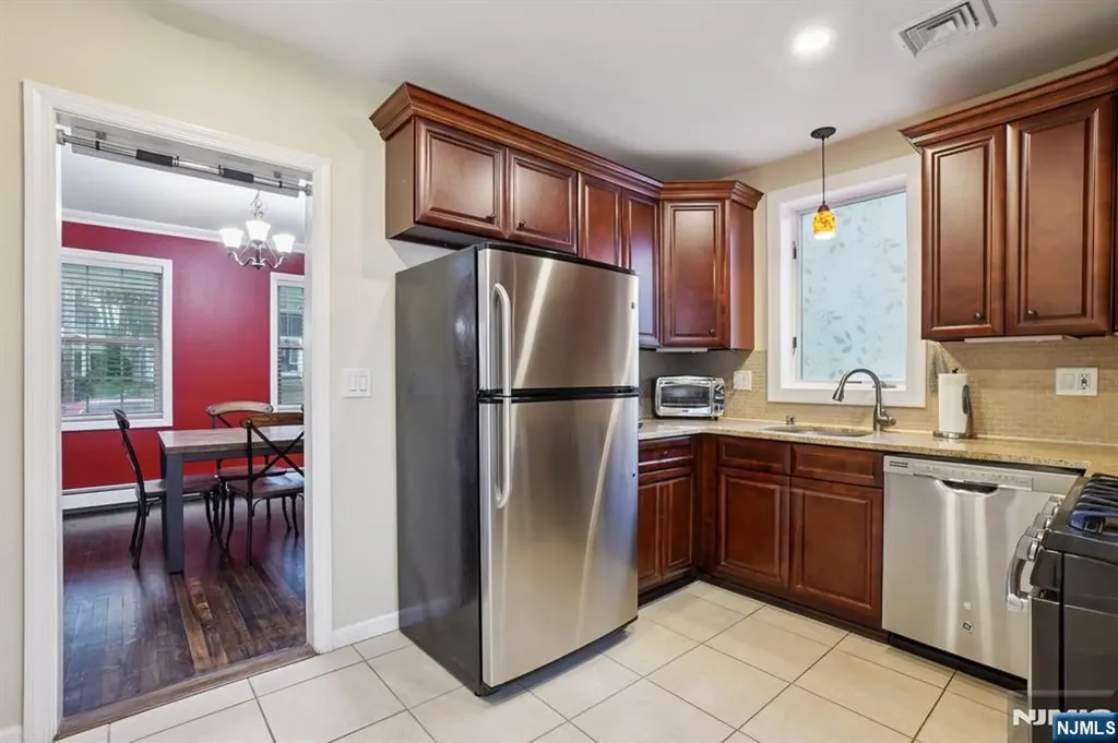 18 Carlisle Street Bergenfield NJ 07621