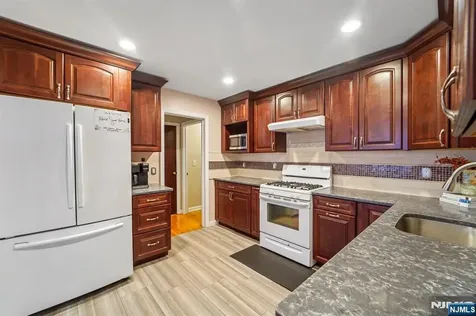 145 Willow Street Elmwood Park NJ 07407