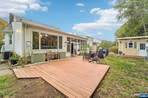 145 Willow Street Elmwood Park NJ 07407