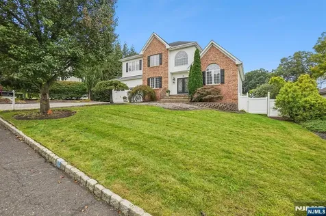 18 Boulder Trail Mahwah NJ 07430