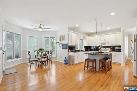 18 Boulder Trail Mahwah NJ 07430