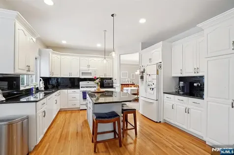 18 Boulder Trail Mahwah NJ 07430