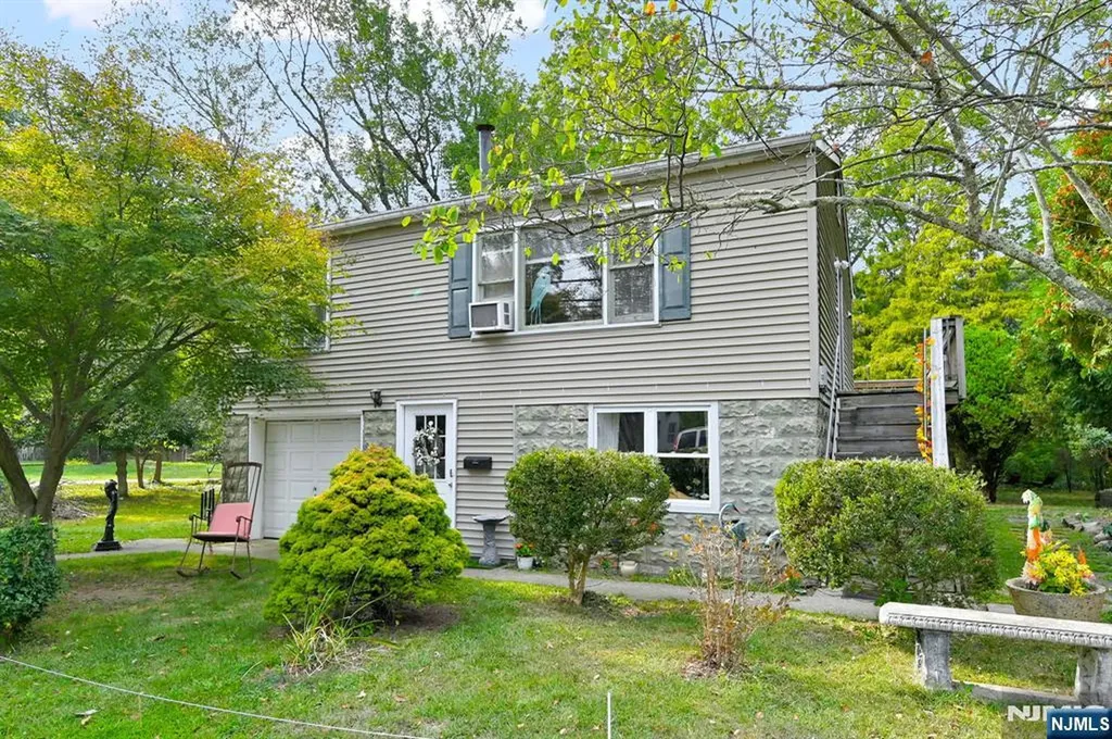 92 Lakeview Terrace Oakland NJ 07436