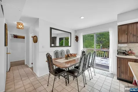 92 Lakeview Terrace Oakland NJ 07436
