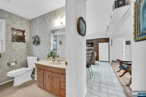 92 Lakeview Terrace Oakland NJ 07436