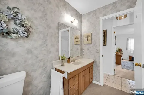92 Lakeview Terrace Oakland NJ 07436